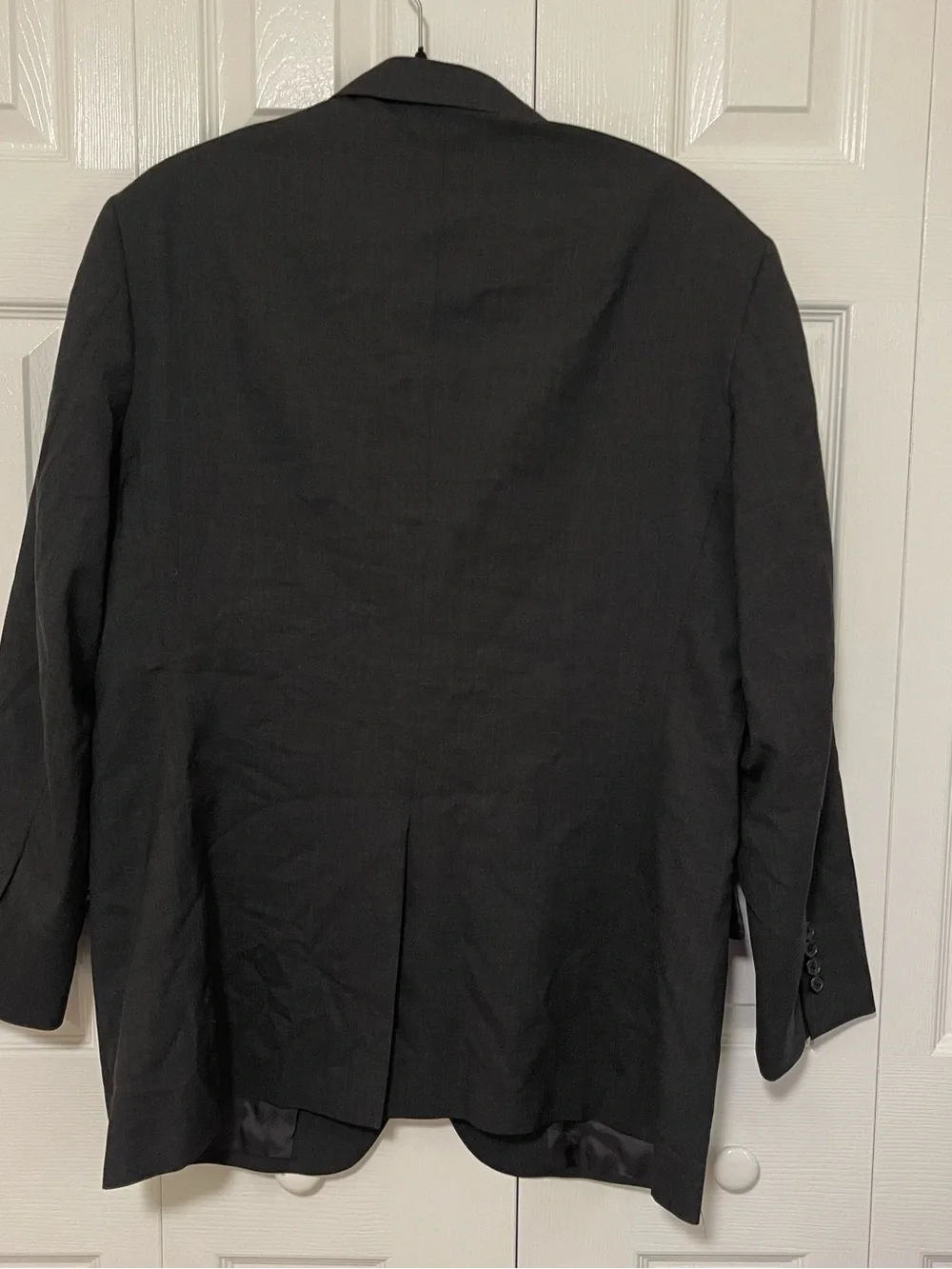 Brooks Brothers Dark Gray Men's Two-Button 💯Wool Suit: polished, tailored, old 💰